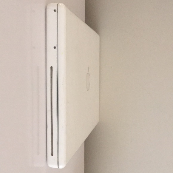 macbook - Picture 3 of 7